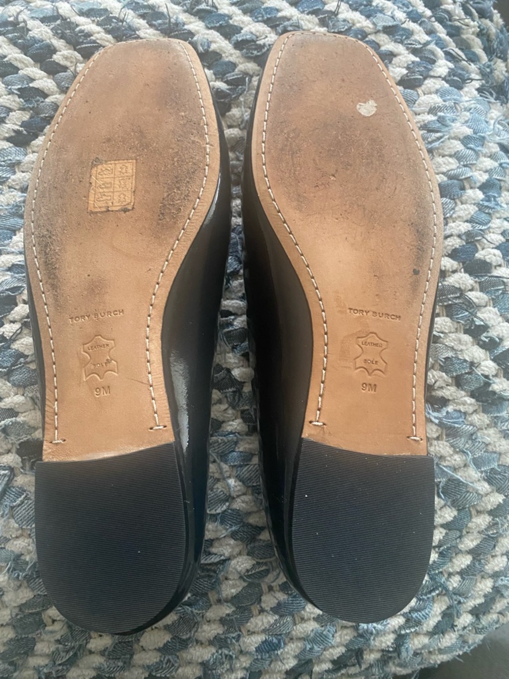 Tory Burch Black Patent Logo Square-Toe Flats with Silver Hardware Sz9 Pre Loved - Picture 3 of 4